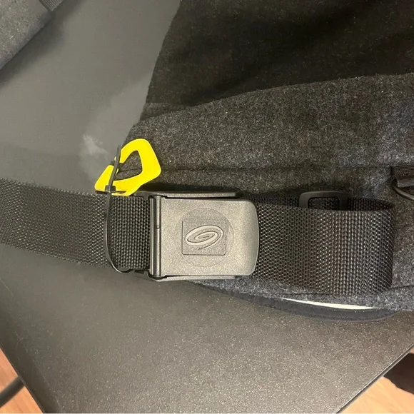 TIMBUK2 Black Messenger Bag barely used! Built to last! - Picture 4 of 11